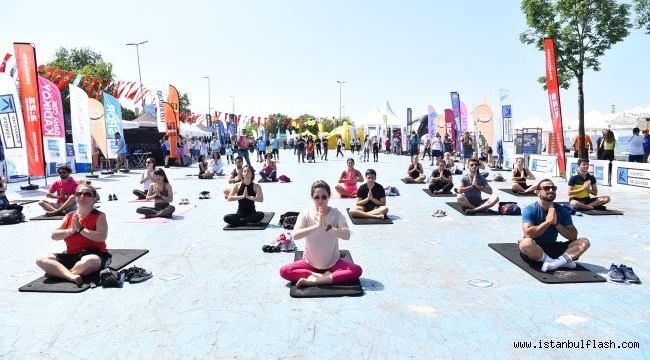  Kadıköy'de Cadde 10k Spor Festivali Renkli Görüntülere Sahne Oldu