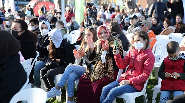 ÖĞRETMENLER AÇIK HAVA KONSERİNDE EĞLENDİ 