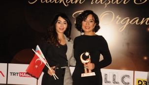 Sosyal Medya İle Değişen Hayatlar Kitabının Yazarı "Azerbaycan'ın En İyi Gazetecisi" Ödülüne Sahiplendi