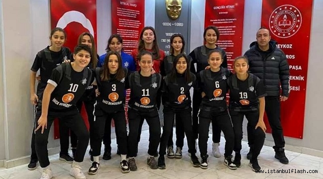 FUTSAL GENÇ KIZLAR BEYKOZ ŞAMPİYON HEDEF BÜYÜTTÜ