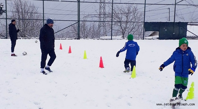 ÖRNEKKÖYSPOR İÇİN ANTRENMANLARDA YAZ-KIŞ FARK ETMİYOR!