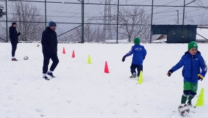 ÖRNEKKÖYSPOR İÇİN ANTRENMANLARDA YAZ-KIŞ FARK ETMİYOR!