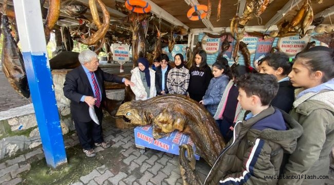 BELGESELLERDE İZLEDİKLERİ BALIKLARIN MUMYALARINI GÖRDÜLER