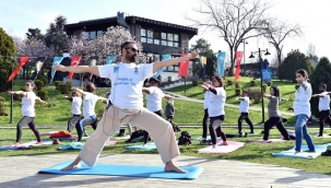 BEŞİKTAŞ'TA ULUSLARARASI MUTLULUK GÜNÜ'NDE YOGA VE MEDİTASYON ETKİNLİĞİ DÜZENLENDİ!