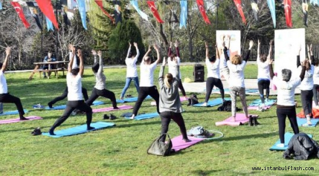 ULUSLARARASI MUTLULUK GÜNÜ'NDE YOGA VE MEDİTASYON ETKİNLİĞİ