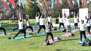 ULUSLARARASI MUTLULUK GÜNÜ'NDE YOGA VE MEDİTASYON ETKİNLİĞİ