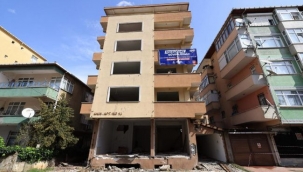 DEPREM GÜVENLİĞİ SIFIR OLAN KARTAL'DAKİ AKIN APARTMANI YIKILDI