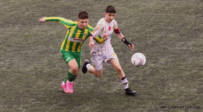 ÇUBUKLUSPOR U15 GENÇLERİ GOL OLUP YAĞDI 7-0