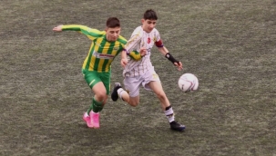 ÇUBUKLUSPOR U15 GENÇLERİ GOL OLUP YAĞDI 7-0