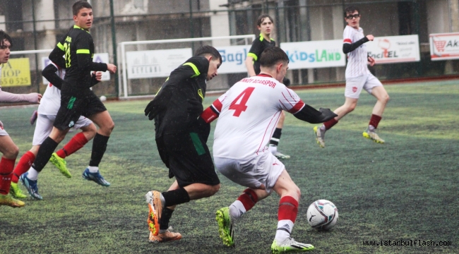 KAVACIKSPOR'UN YÜZÜ U15 YAŞ TAKIMI İLE GÜLDÜ 3-1