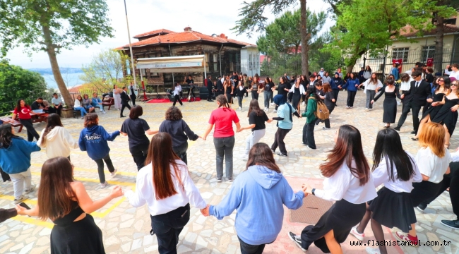 FERİT İNAL LİSESİ GENÇLERDEN 19 MAYIS'A ÖZEL BİR PROGRAM VARDI