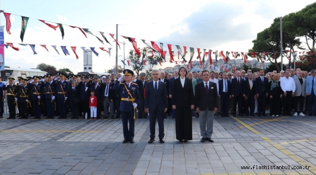 ZAFER BAYRAMI ÜSKÜDAR'DA DA COŞKUYLA KUTLANDI