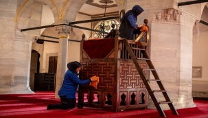 TARİHİ CAMİLERE İBB TARAFINDAN SÜREKLİ BAKIM YAPILIYOR