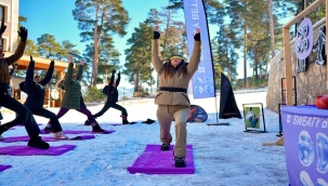 ECE VAHAPOĞLU İLE DAĞIN ZİRVESİNDE YOGA