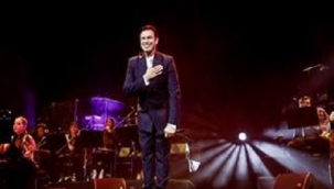 MARIO FRANGOULIS GÜÇLÜ YORUMU VE EŞSİZ ENERJİSİYLE UNUTULMAZ BİR GECE YAŞATTI