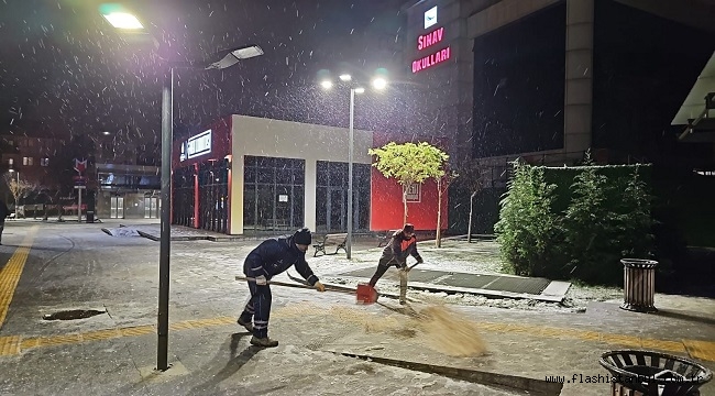 İSTANBUL'DA KARLA MÜCADELE