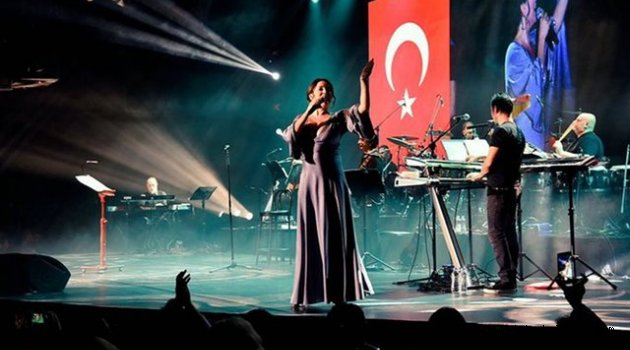 Aşkın Nur Yengi'den Öğretmenlere Özel Konser