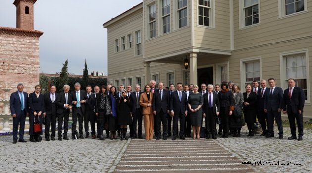 Başkan İmamoğlu'ndan AB Büyükelçilerine: "İstanbul'u hak ettiği yere taşıyacağız"