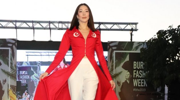 Bursa Fashion Week 2019'da Tasarımcı Leyla Uluk Defilesi Ayakta Alkışlandı