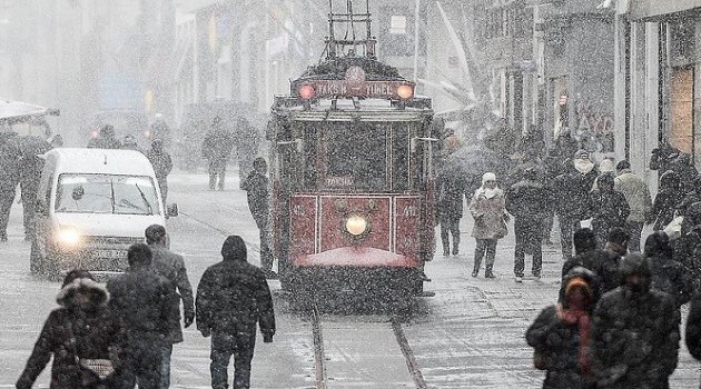 İstanbul'da kar başladı