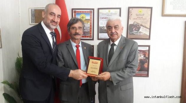 Mahmut Ekşi'ye Onur Ödülü