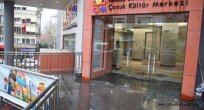 Kadıköy Belediyesi bugün çocuklara karne hediyesi olarak "Kültür Merkezi" açıyor.