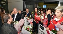 Beşiktaş Belediyesi'nden Filenin Sultanlarına Anlamlı Karşılama