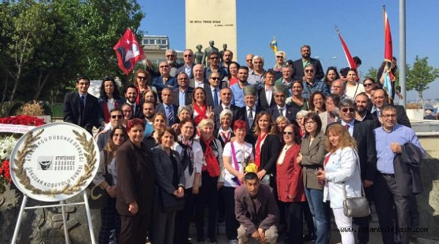 Üsküdar CHP'den Ataya Çelenk