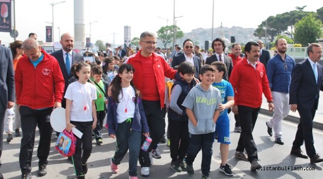 ÜSKÜDAR'DA YAYA ÖNCELİKLİ TRAFİK UYGULAMASI