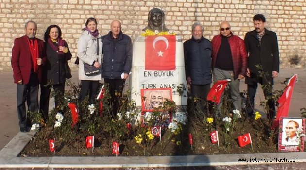 Zeytinburnulular,Zübeyde Hanımı Fatih'deki, Büstü Önünde Andı!..